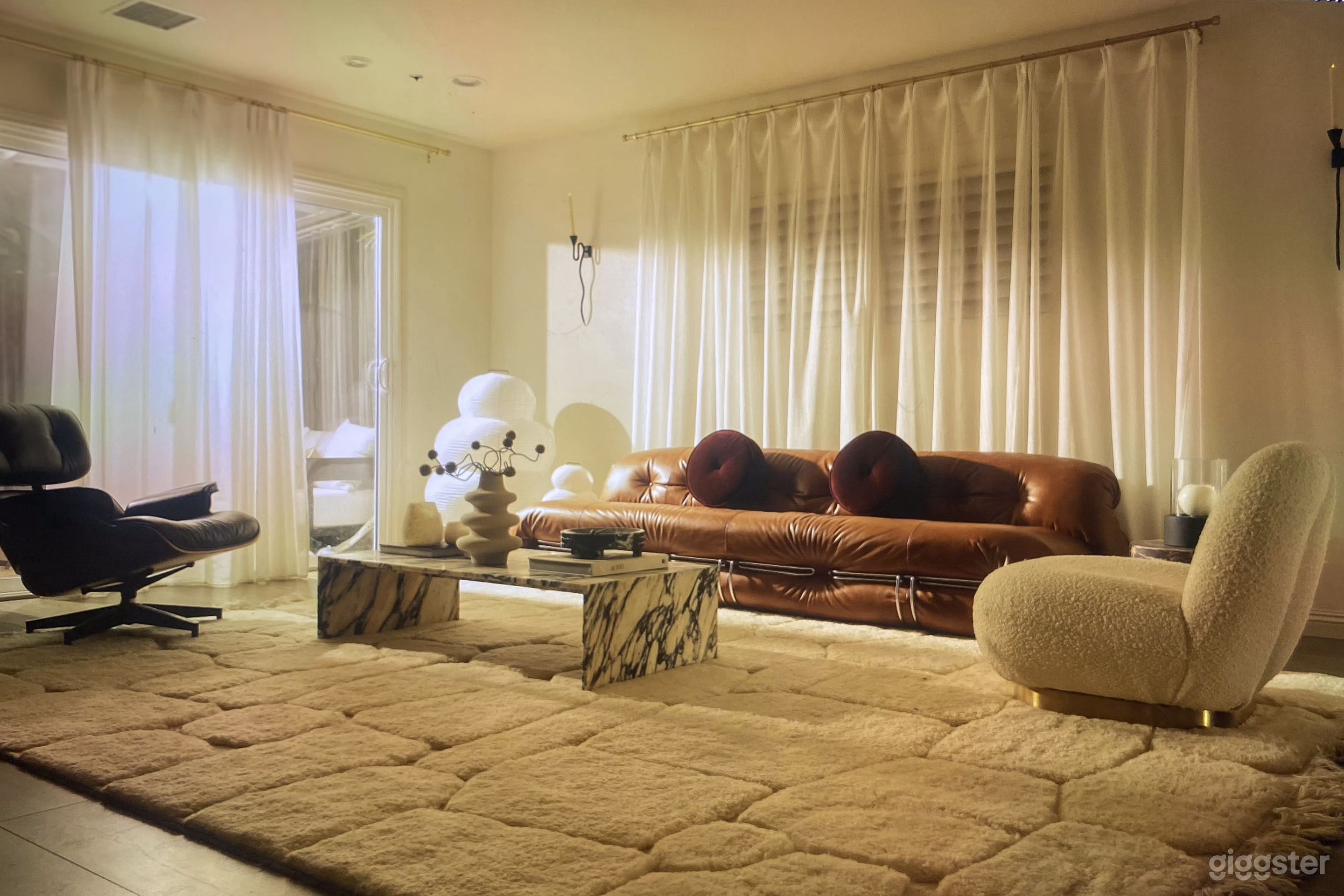 Modern Sculptural Home with Designer Interiors Photo 1