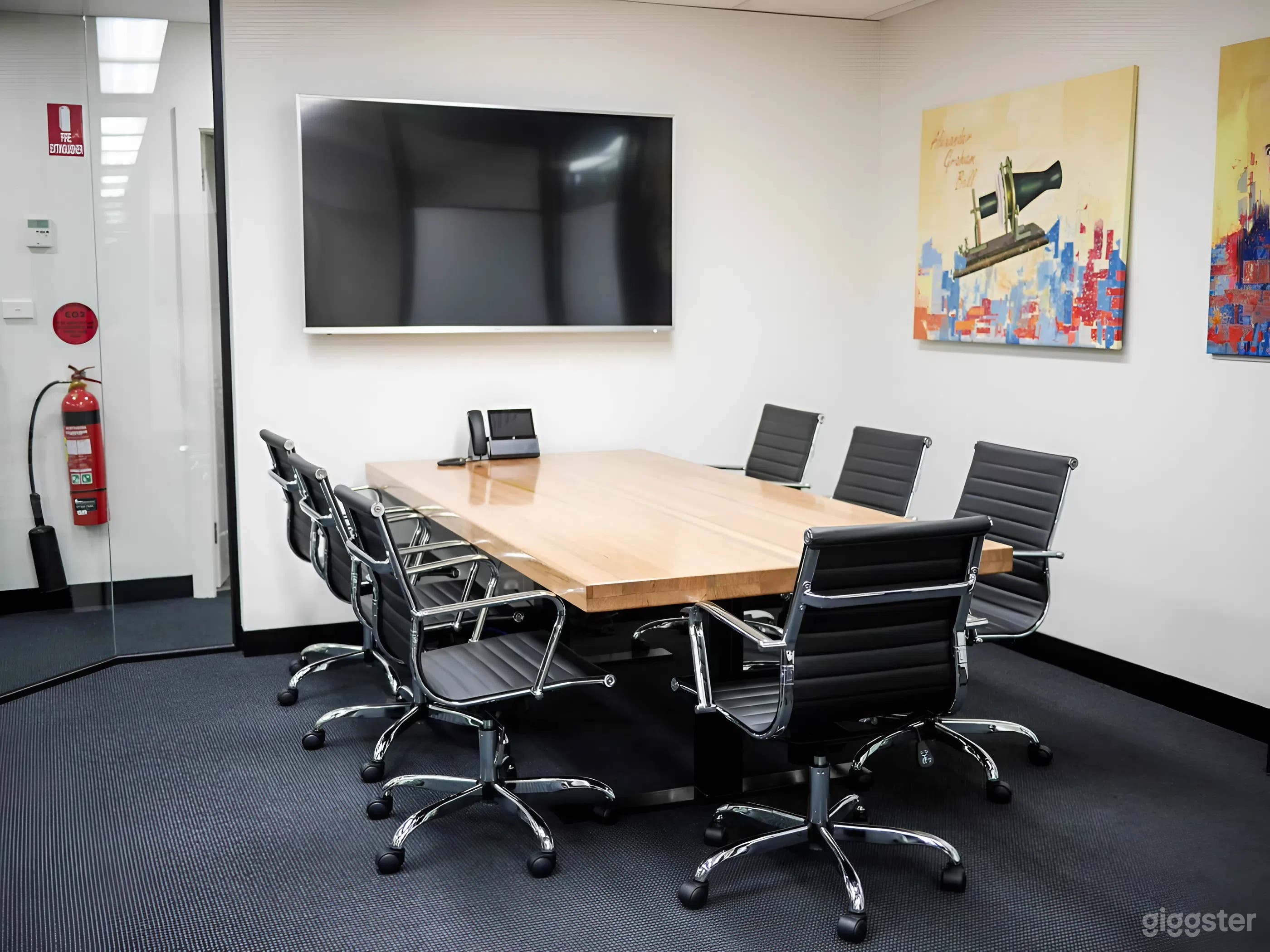 Bell Room - Private Meeting Space for 7 Persons Photo 3