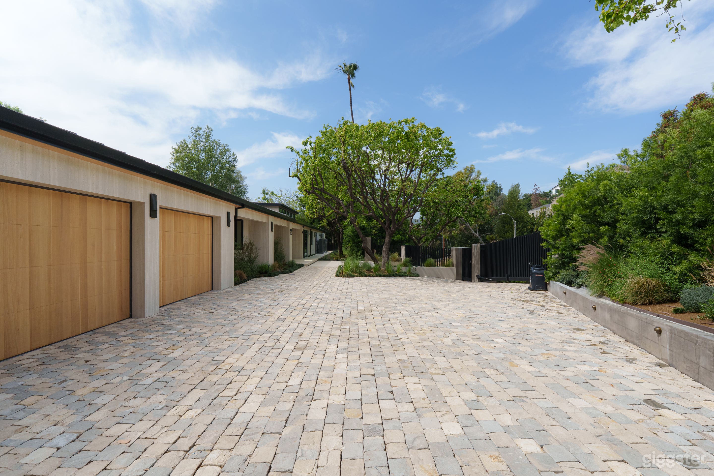 Architectural Zen Estate Photo 3