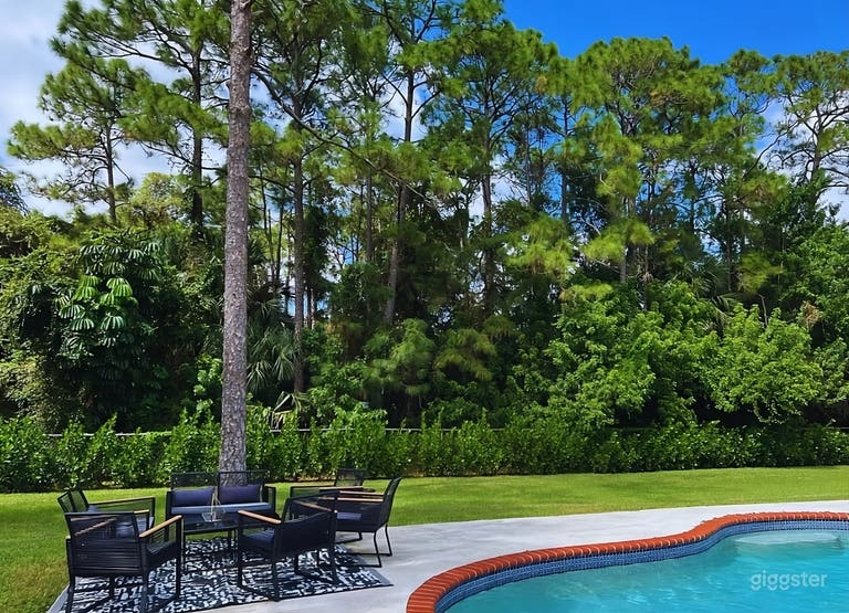  Sit down nook with pool 