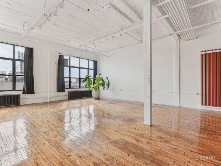  Huge windows and lots of space for production 