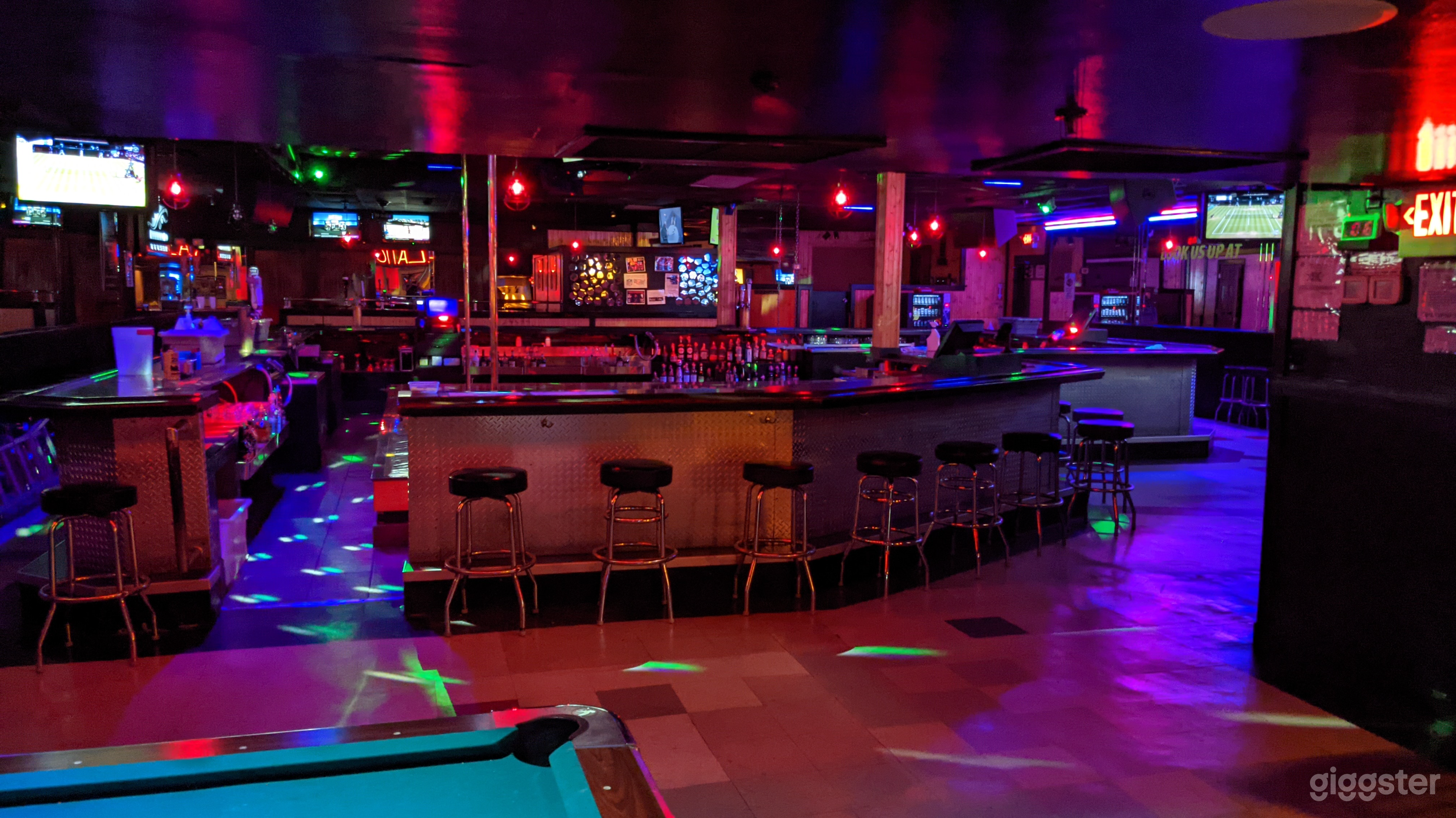 Large Modern Strip Club with Separate Cigar Lounge Photo 3