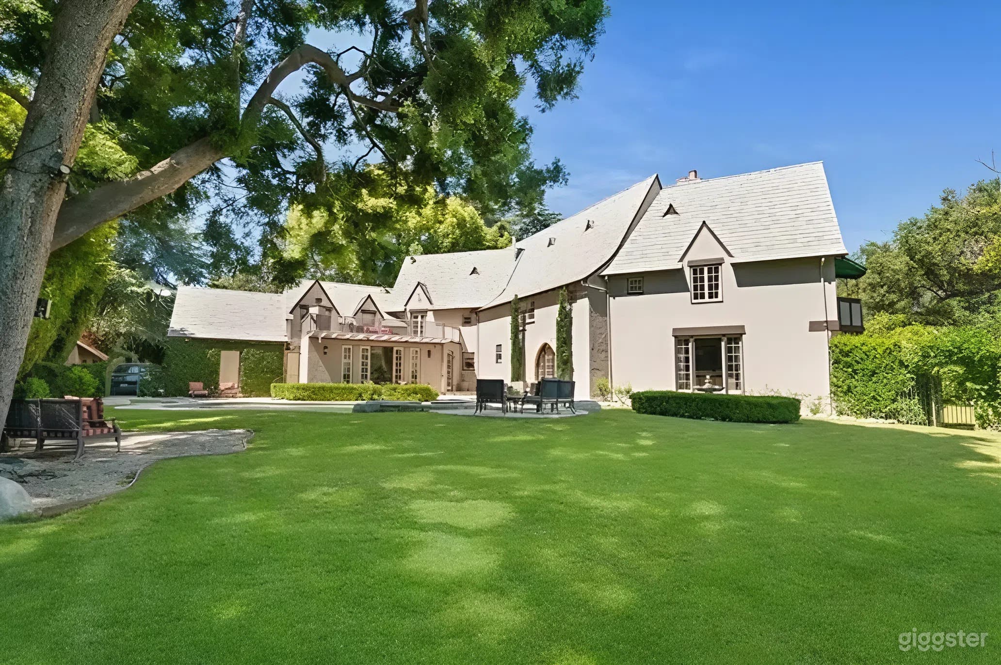 Historic Tudor Mansion with Pool & Garden Charm Photo 3