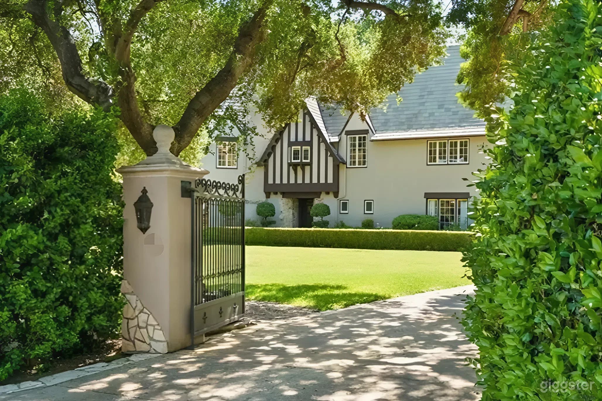 Historic Tudor Mansion with Pool & Garden Charm Photo 1