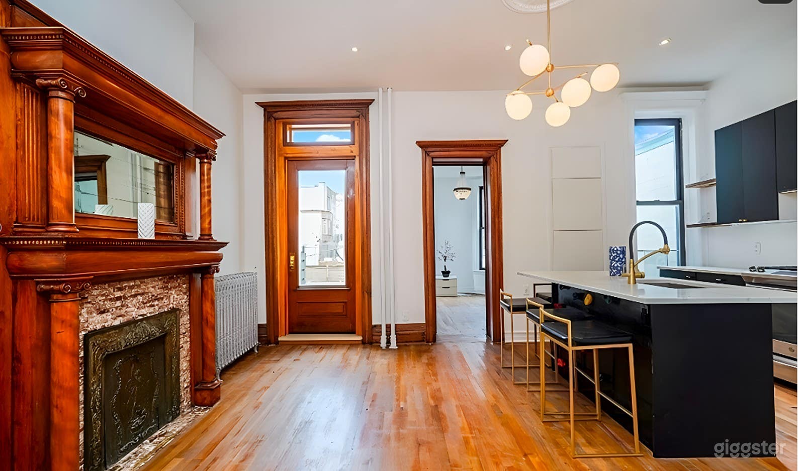  Spacious &amp; Cozy Home on Lincoln Place Photo 1