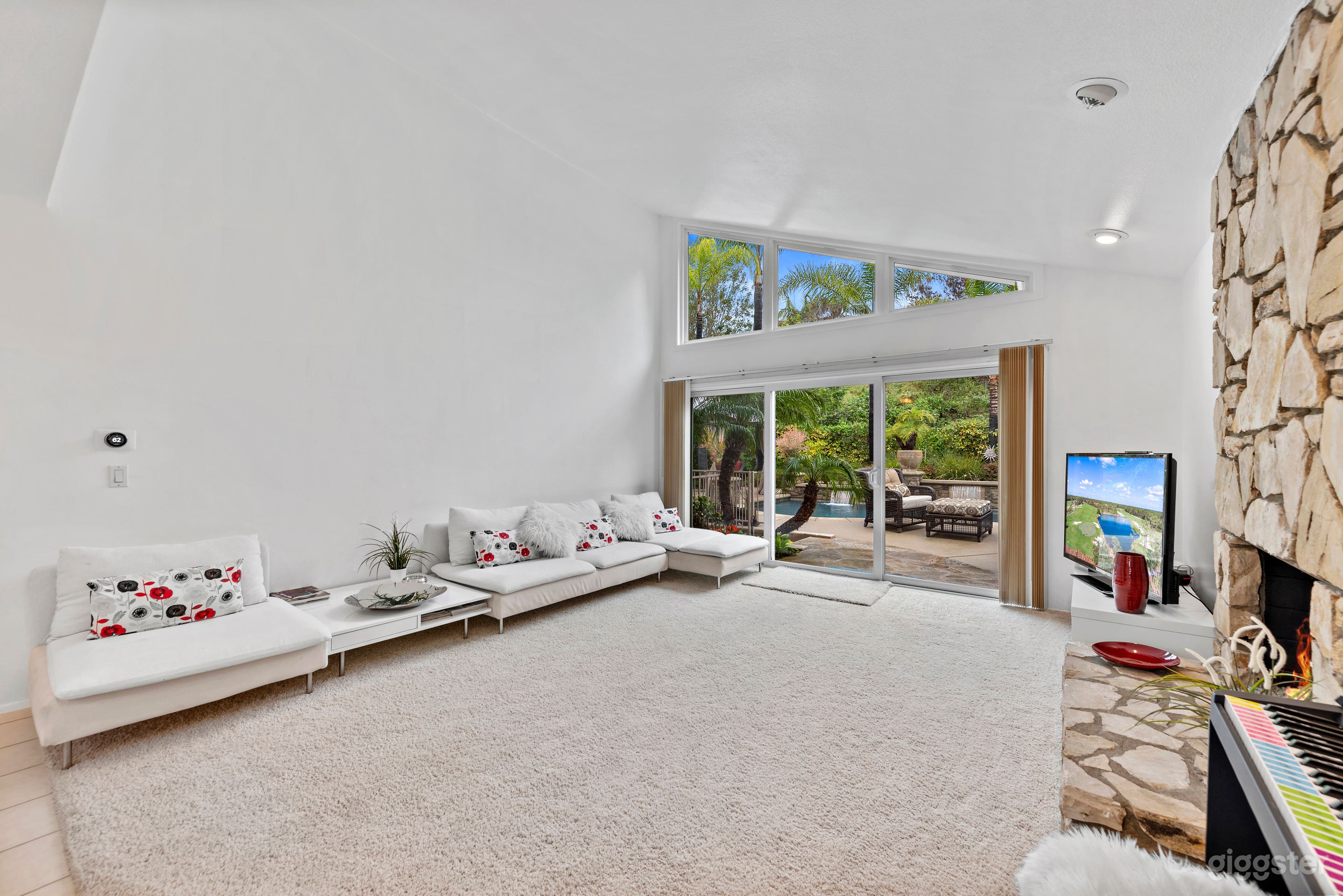 Tropical, contemporary, pool house Photo 4