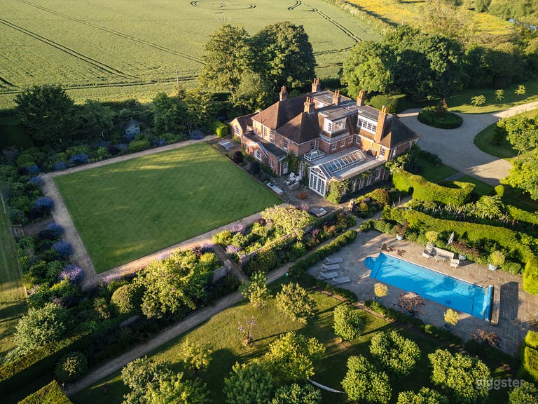  Berkshire Manor House With Seven Acres of Grounds 
