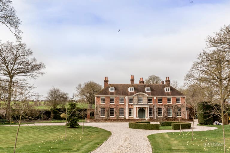  Berkshire Manor House With Seven Acres of Grounds 