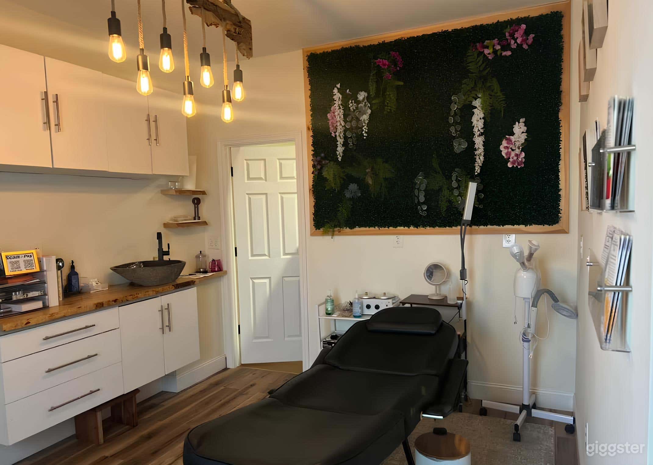Calming Wellness Suite  Photo 1