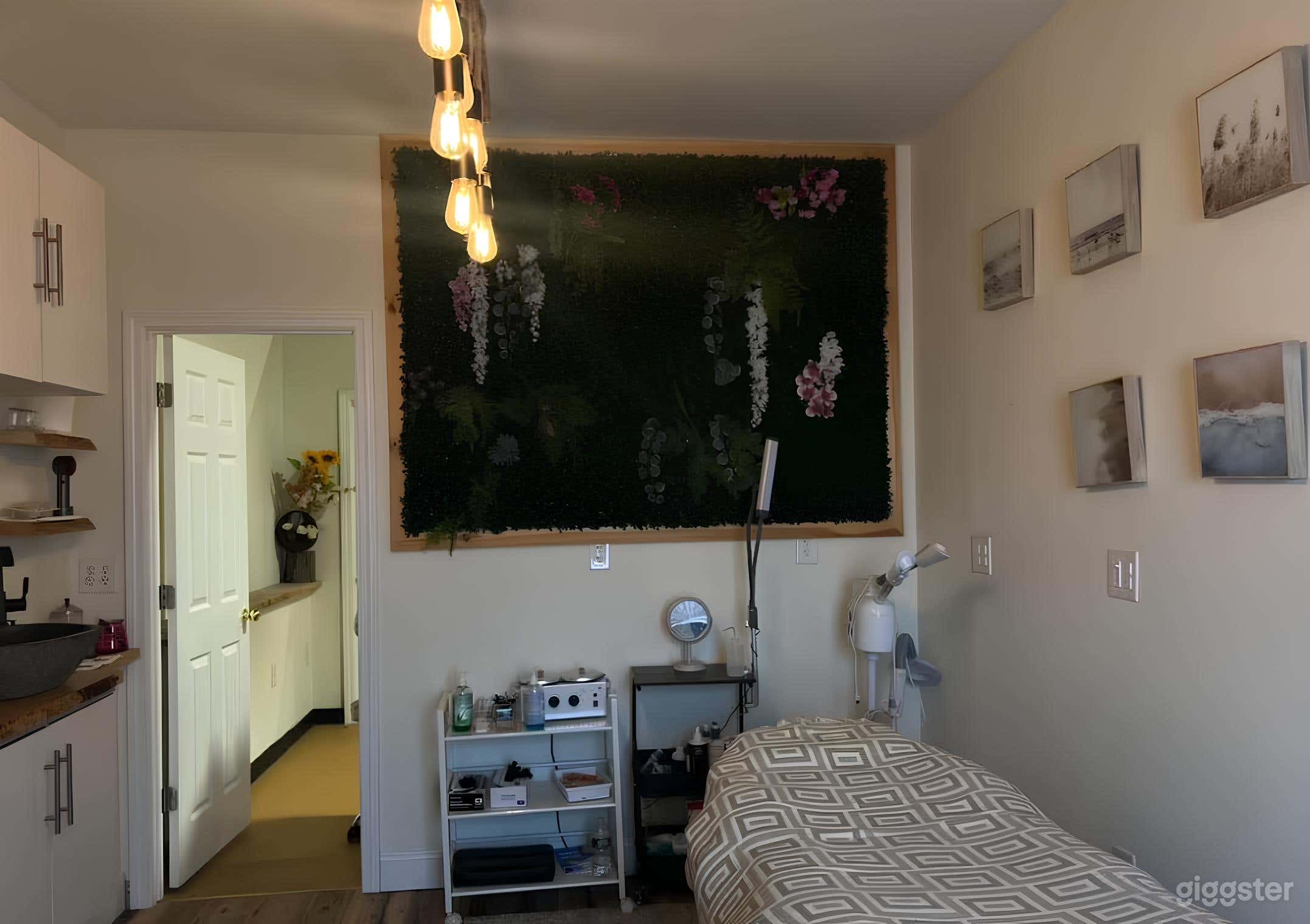 Calming Wellness Suite  Photo 3