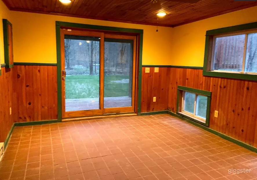 Spacious Charming House in the Woods Photo 4