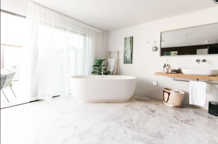 Mindful Minimalist Hotel Event Venue with Lobby and Roof Deck Photo 4