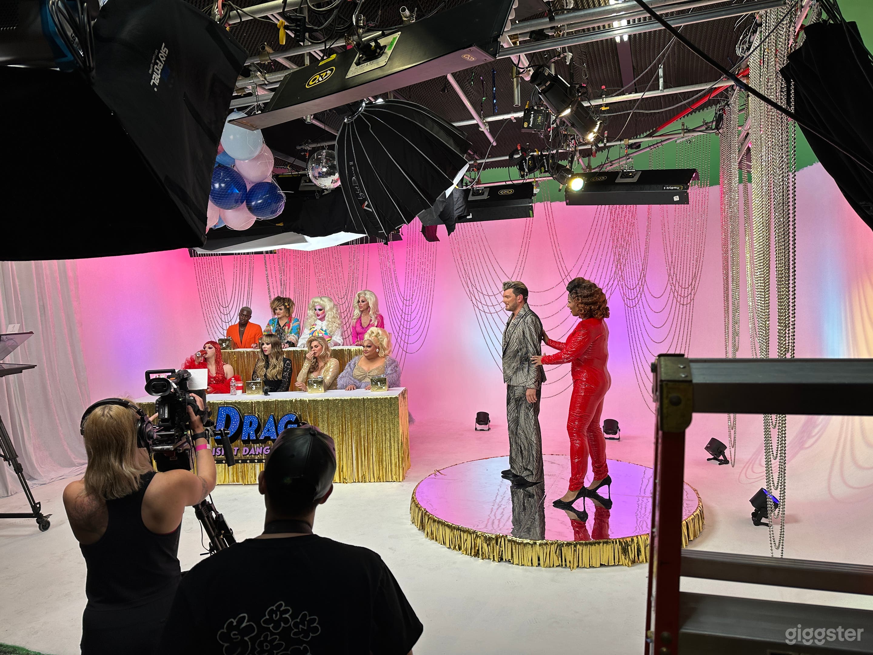 Turnkey Pre-Lit Creator's Studio Multi-Locations! Photo 2