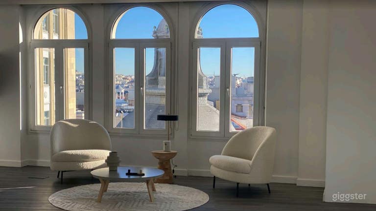  Hermoso Espacio amplio con dos orientaciones: Vistas a la Puerta del Sol y a la Plaza de Cibeles. 
