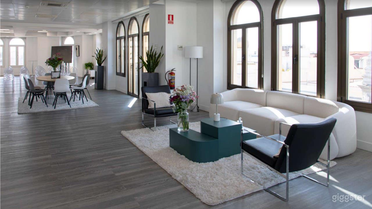 Hermoso Espacio amplio con dos orientaciones: Vistas a la Puerta del Sol y a la Plaza de Cibeles. Foto 3