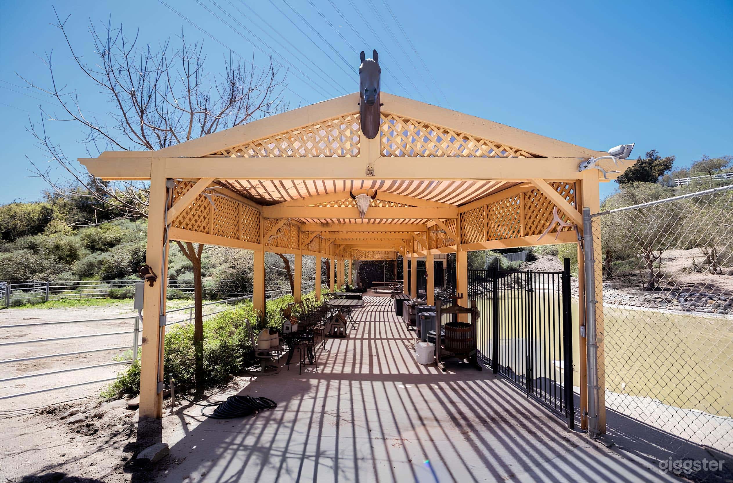 Antique Lake within a private 400 acres Ranch Photo 1