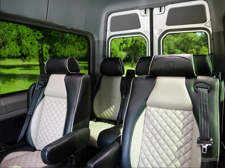  Elegant Bus for Intimate Groups of Eight 