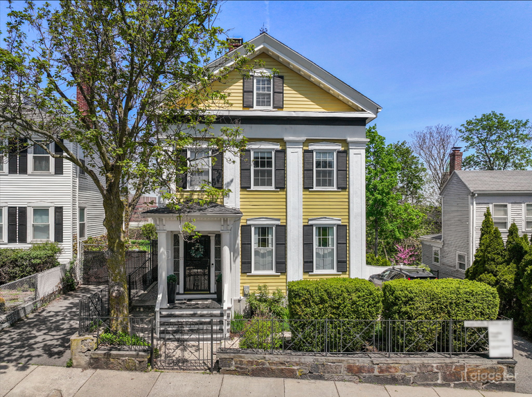  Storico Greek Revival con vista sullo skyline 
