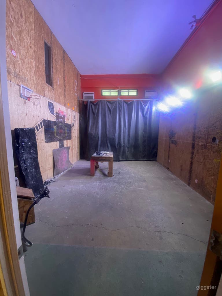  &#34;jungle&#34; room left of lower staging area. High ceiling OSB walls 