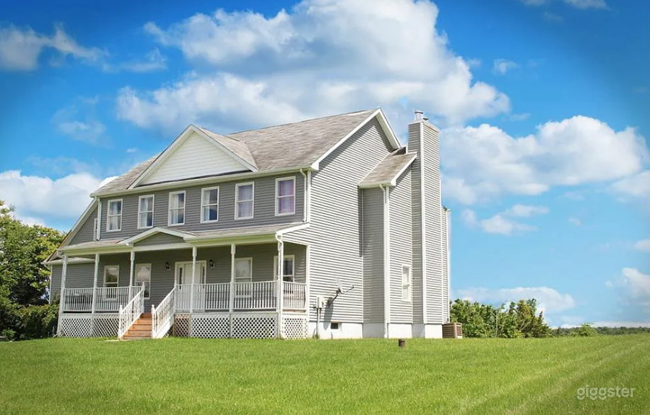 Majestic Home with Mountain Views Photo 1