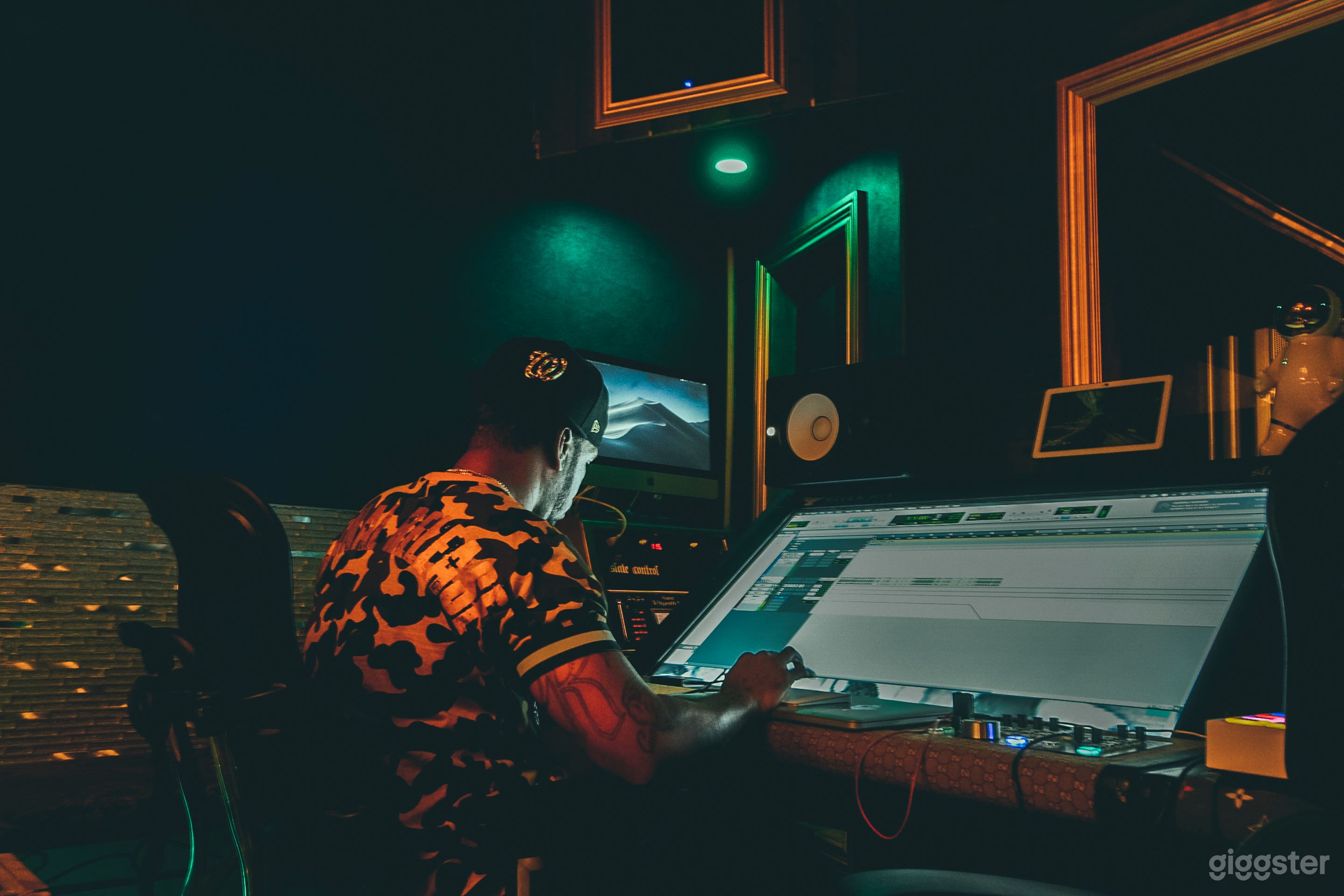 Amazing and spacious Creative Studios  Photo 1