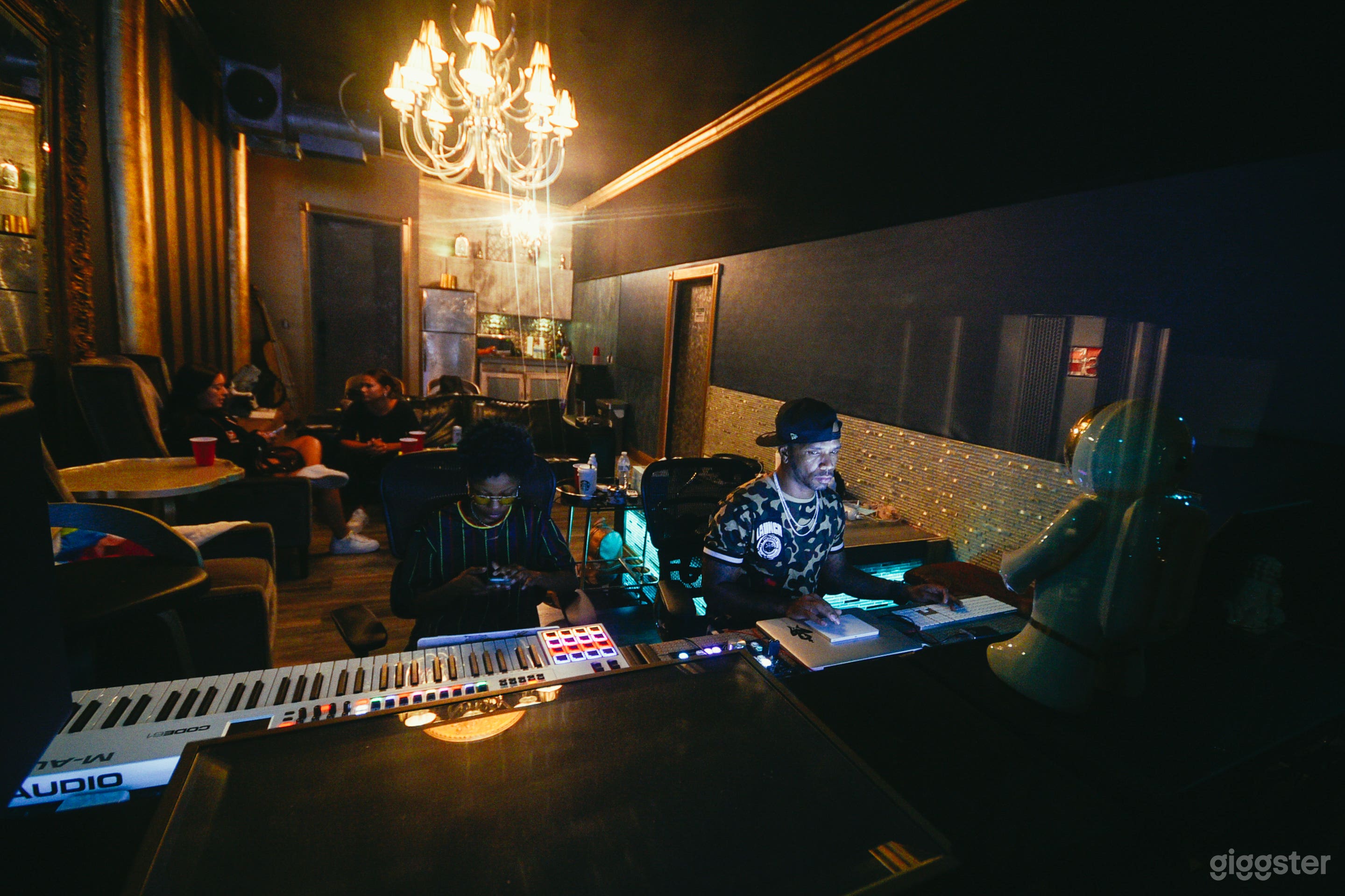 Amazing and spacious Creative Studios  Photo 3