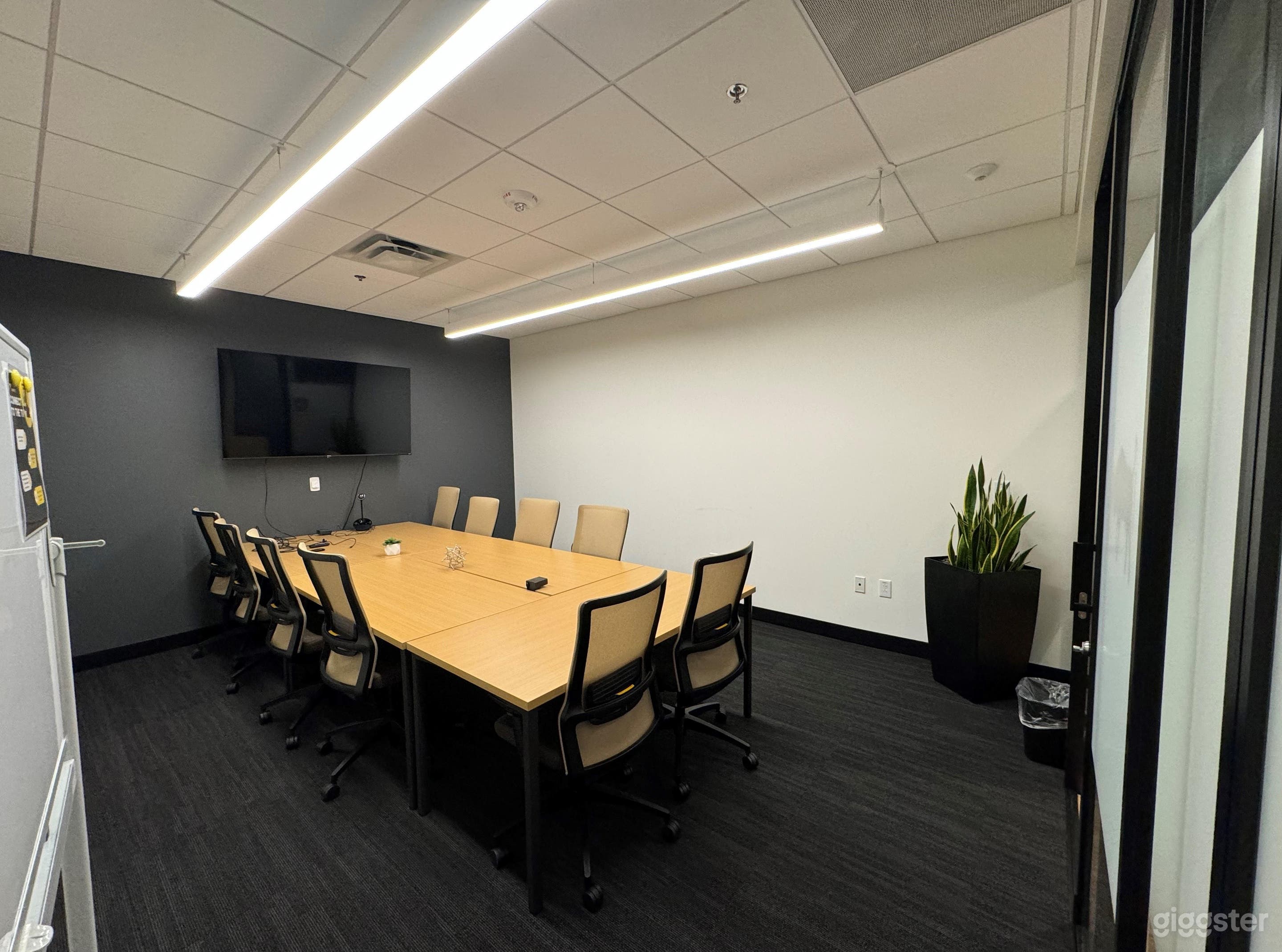 Fully Equipped Medium Conference Room in RTP (The Bull Room) Photo 1
