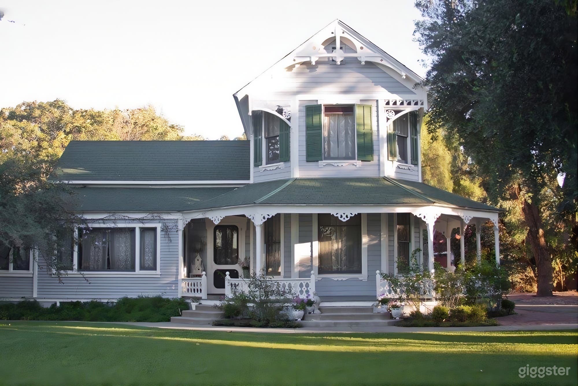 Victorian Farmhouse w/Barns & Green Lawns on 6 Acre Farm Photo 1