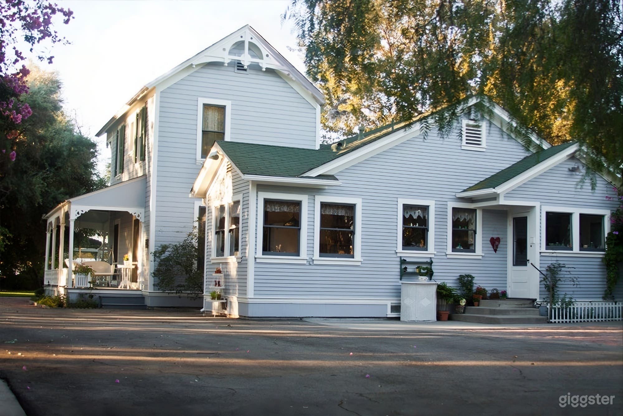 Victorian Farmhouse w/Barns & Green Lawns on 6 Acre Farm Photo 2
