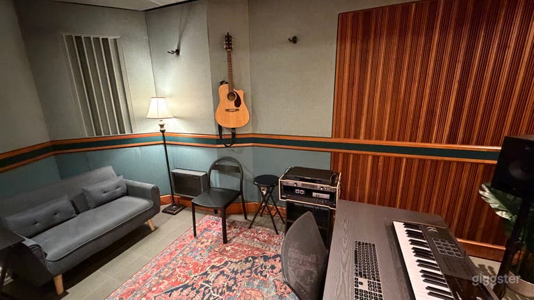  Intimate Music Studio 