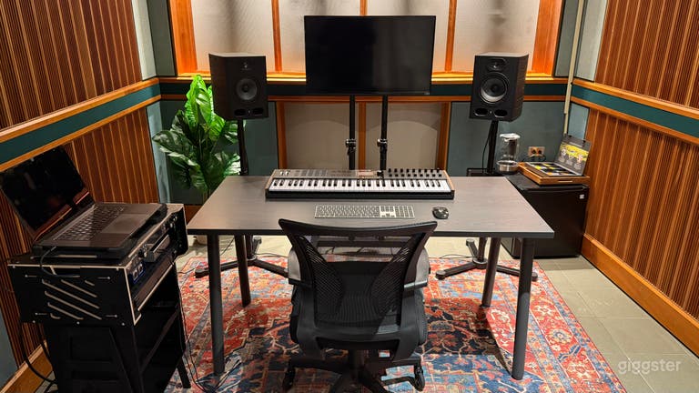  Intimate Music Studio 