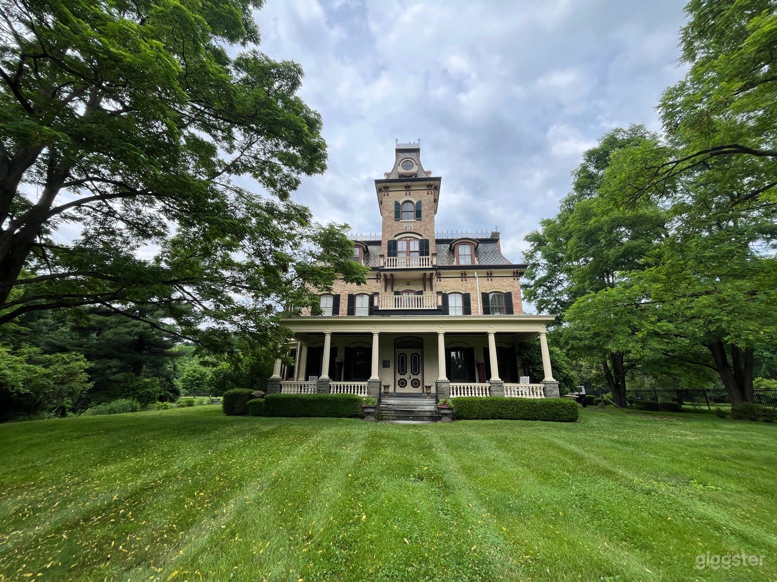 Elegant, Old-World Kingston Estate Photo 4