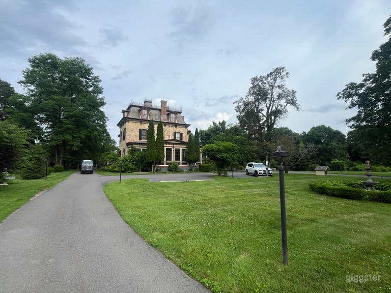  Elegant, Old-World Kingston Estate 