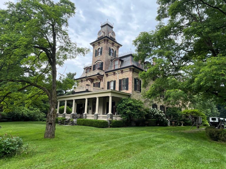  Elegant, Old-World Kingston Estate 