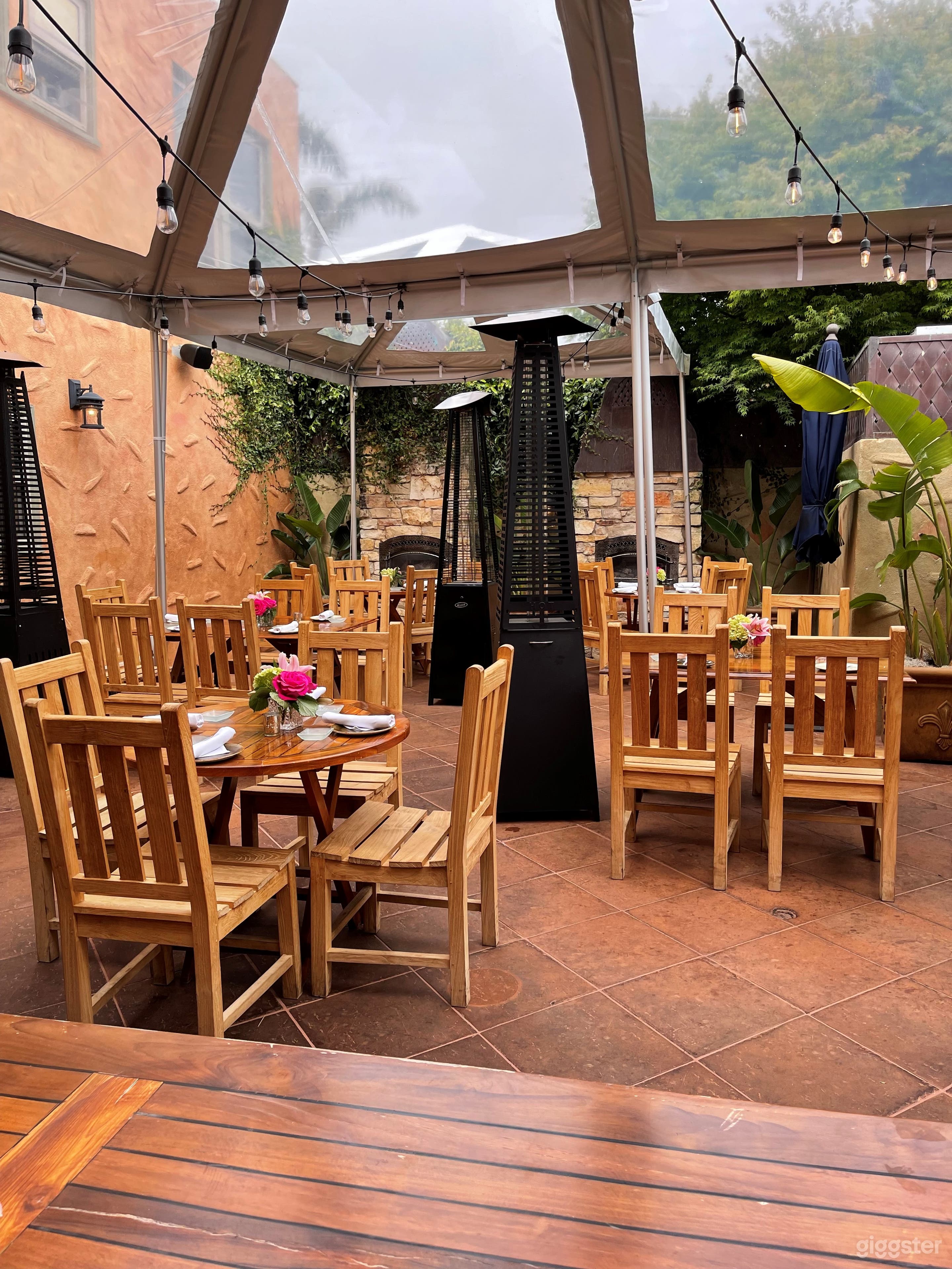 Captivating Courtyard in California Photo 1