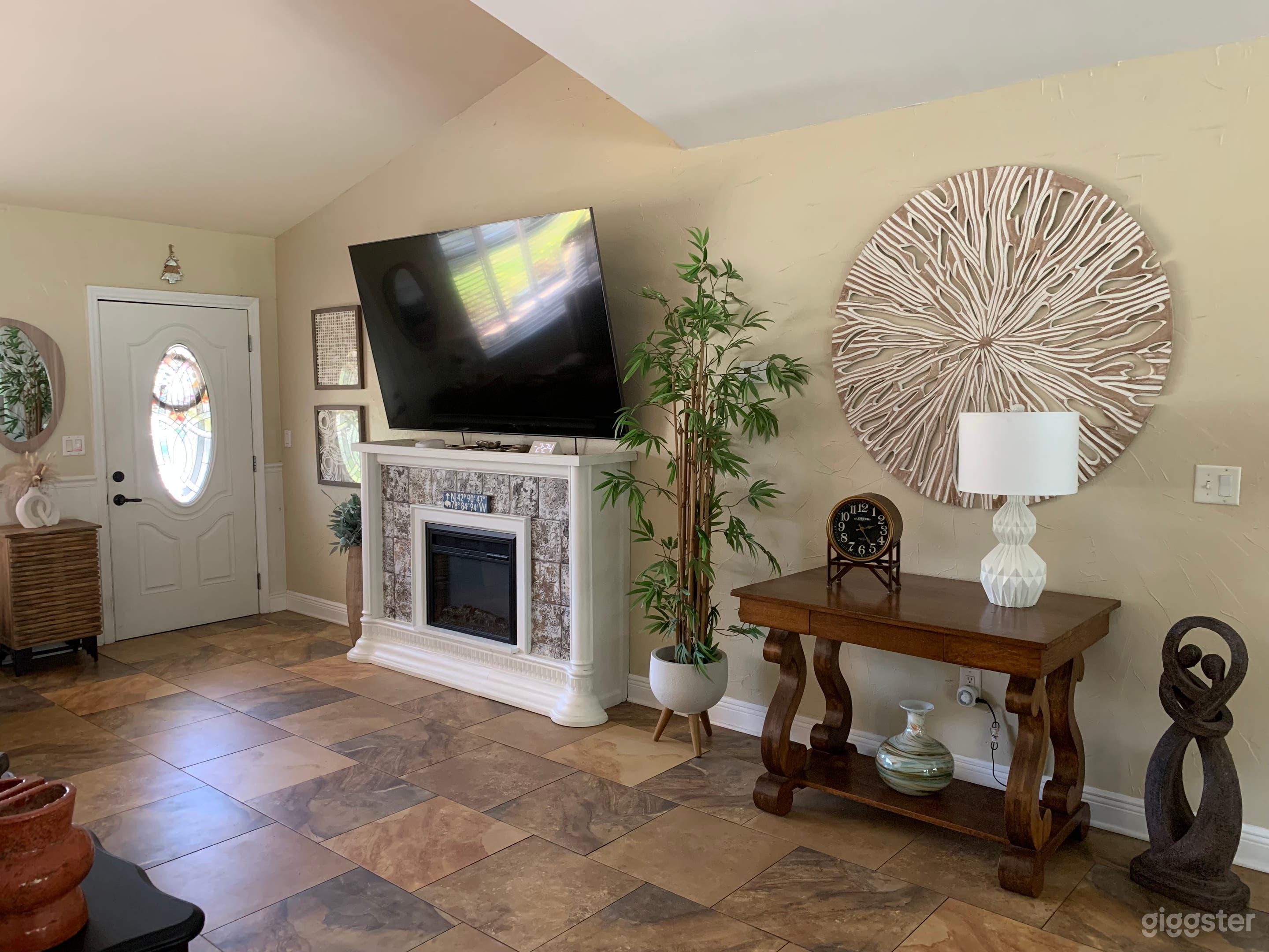 Charming Home for production/Shoots Photo 3