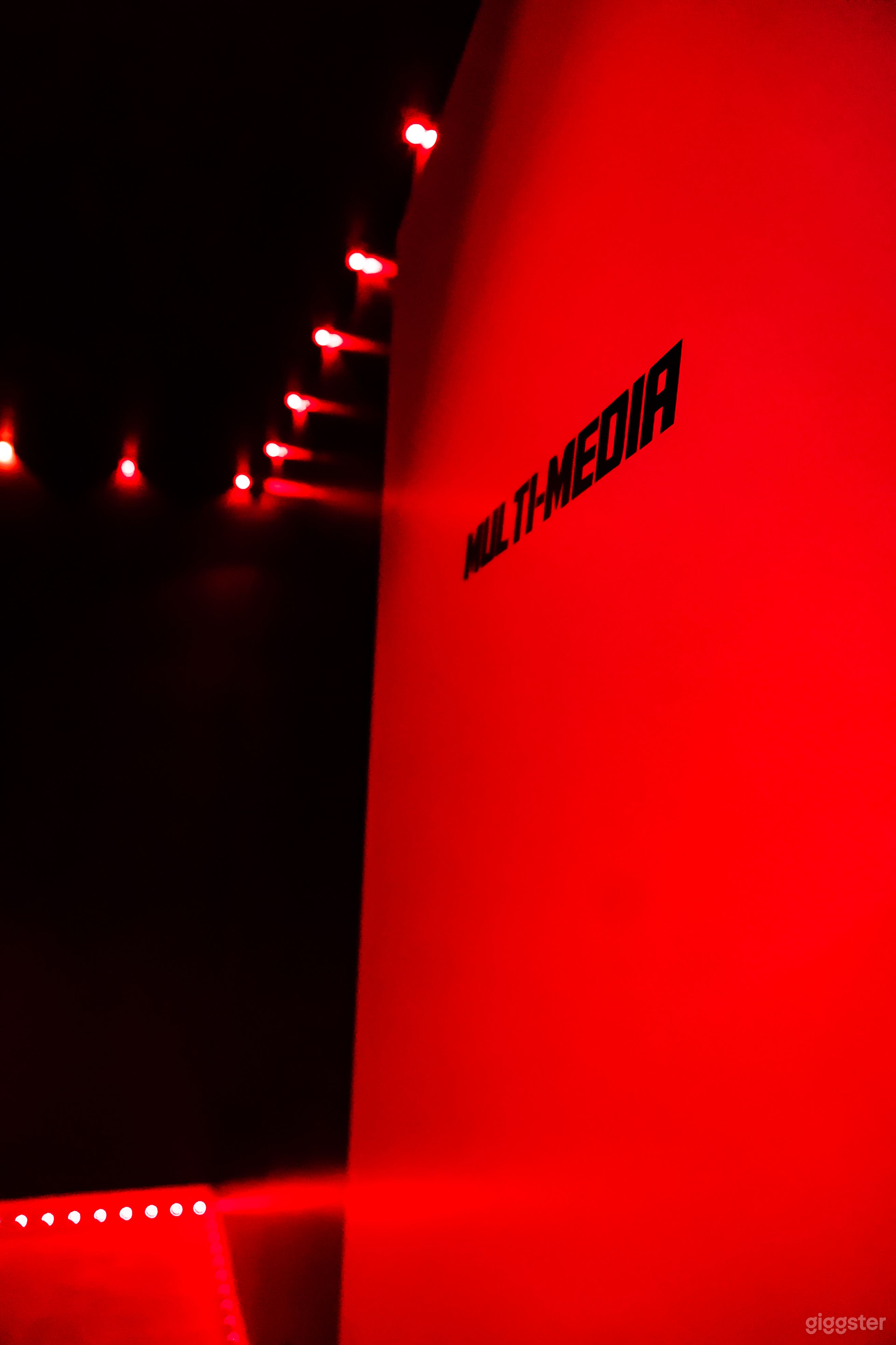 The Spotlight Room Photo 4