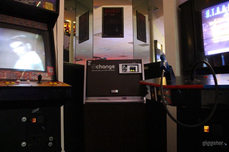  Arcade. Esperienza anni '90 con negozio di videogiochi annesso 