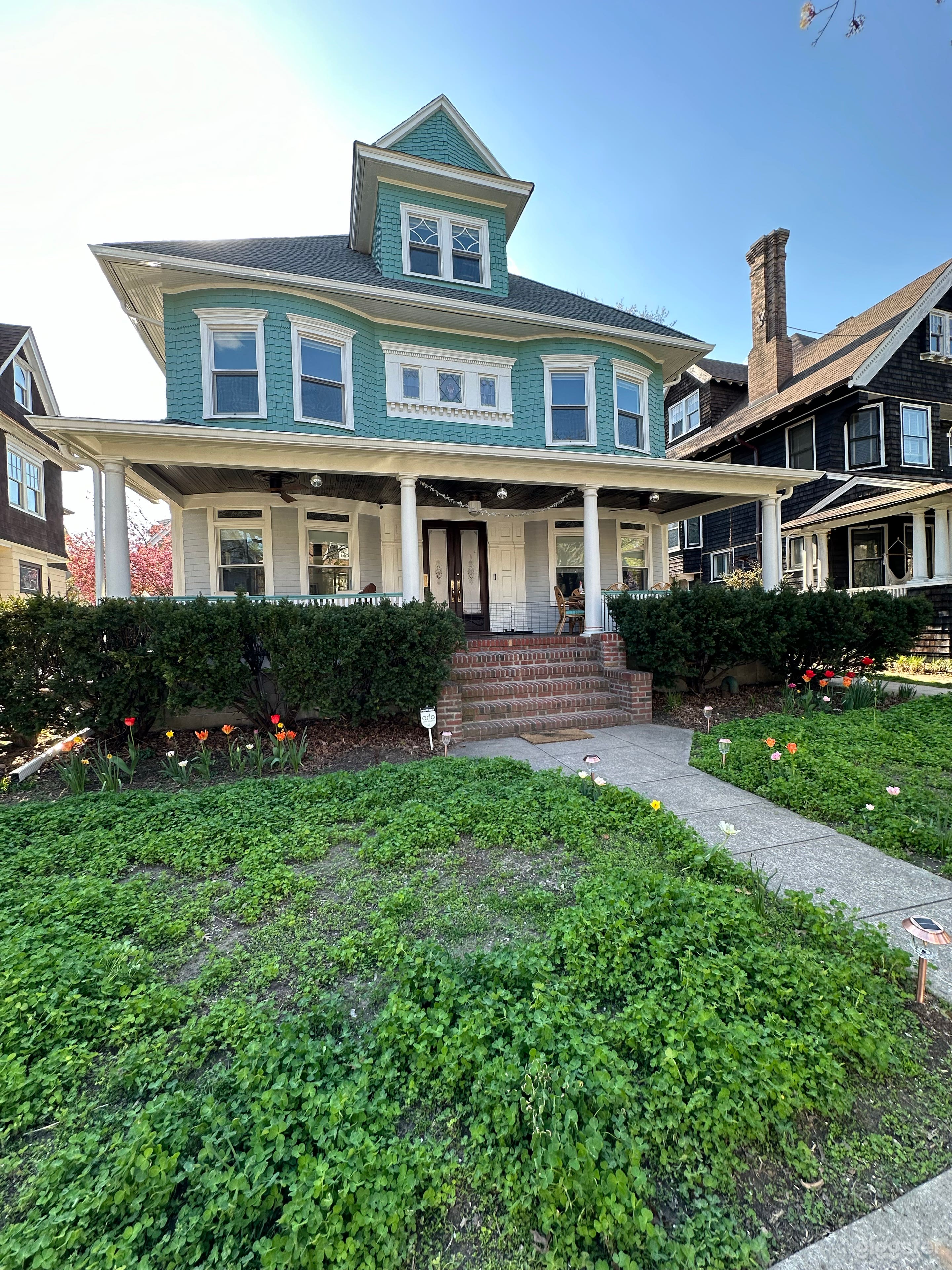 Victorian home in the center of landmarked Ditmas Park Photo 3