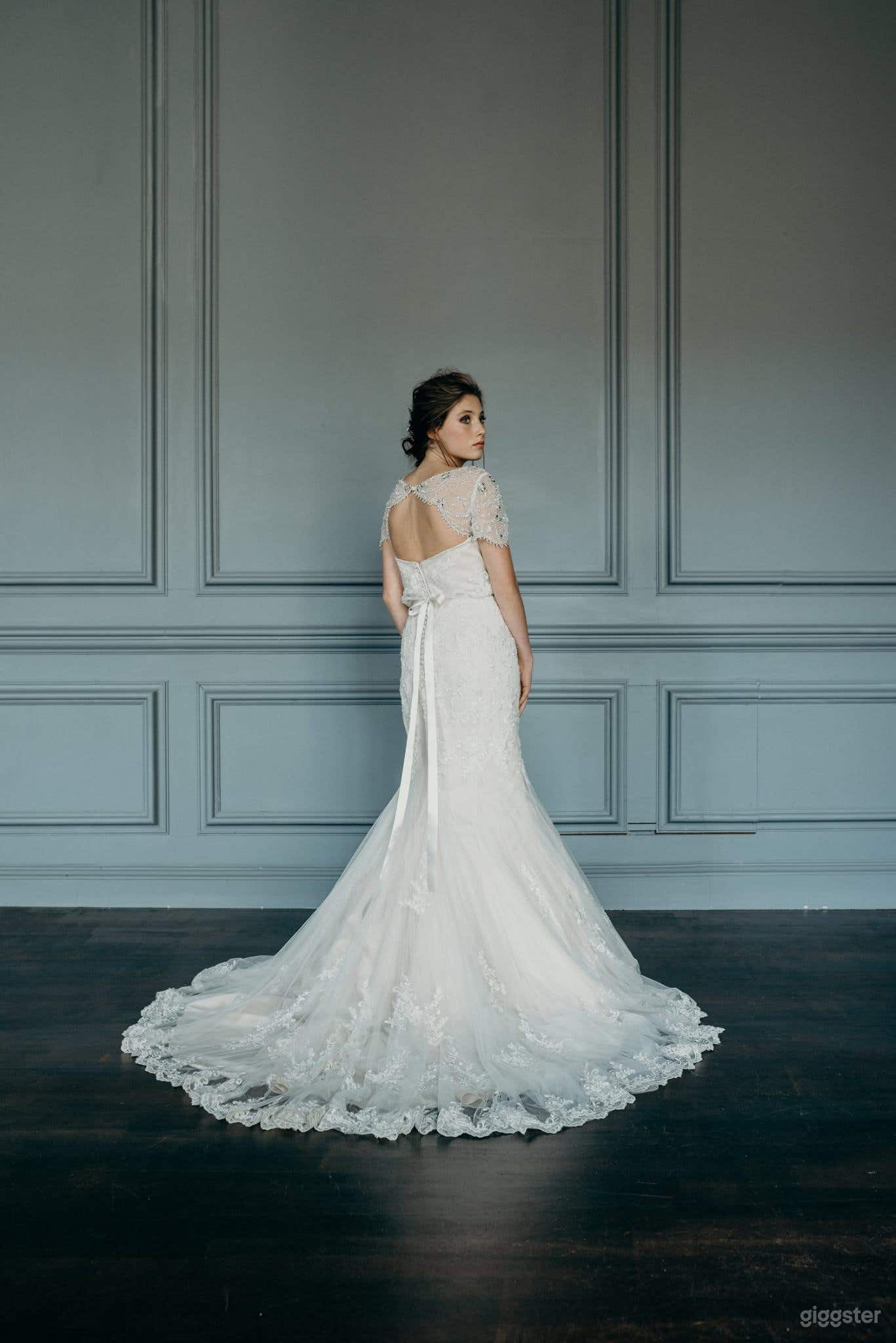 The Ball Room with 17th Century Oak Doorway Photo 4