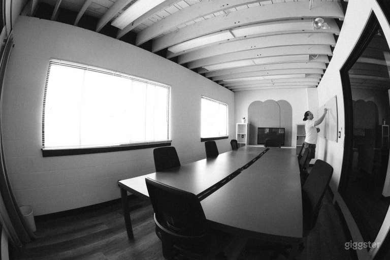  Cozy Office, Boardroom & Kitchen 