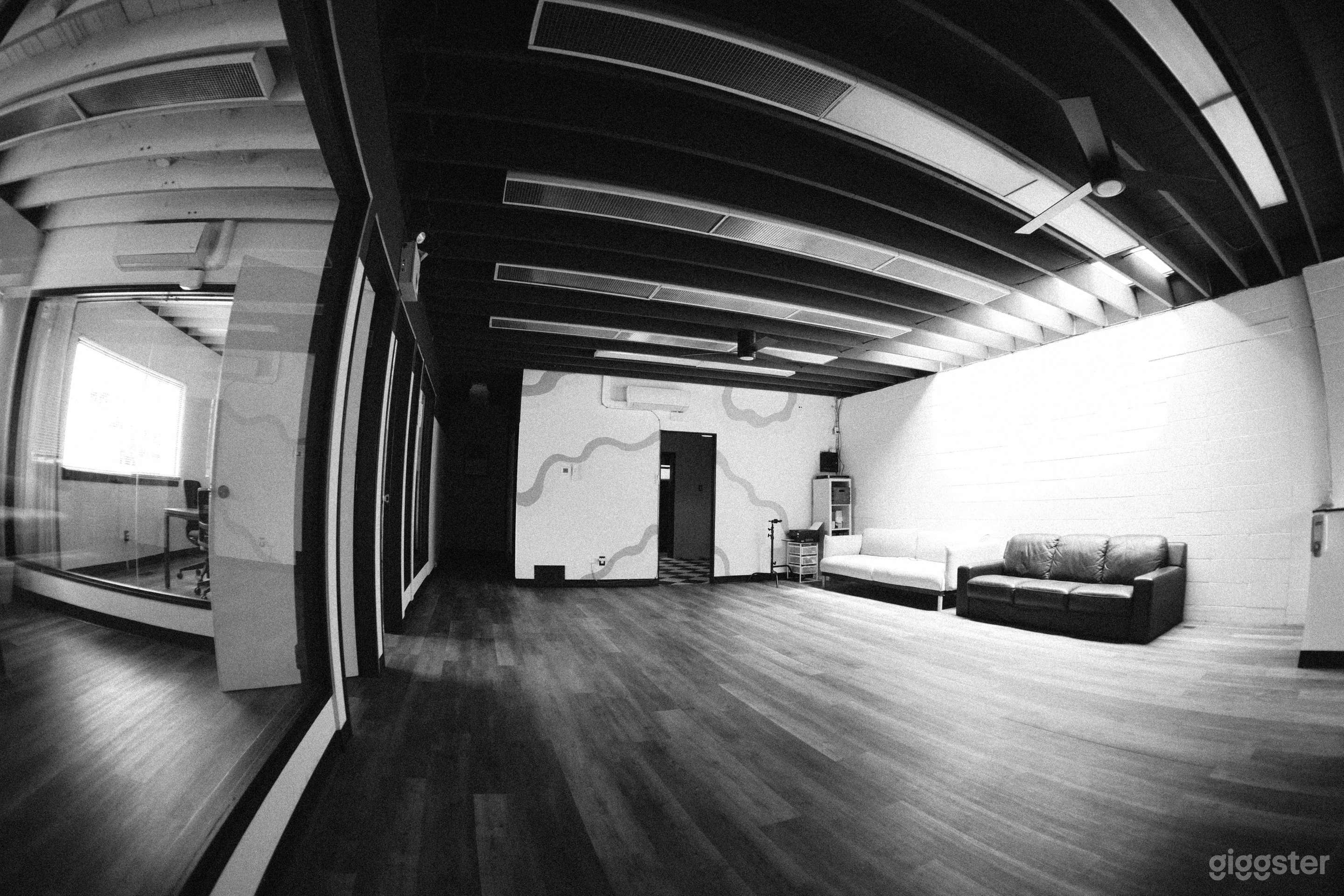 Cozy Office, Boardroom &amp; Kitchen Photo 1