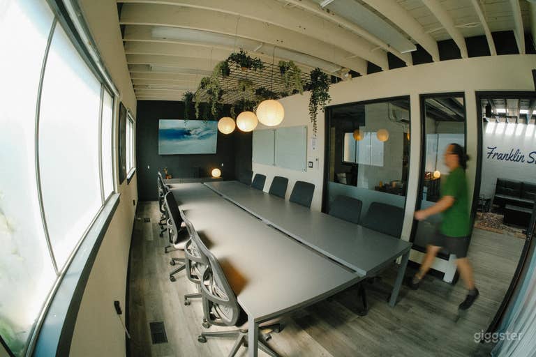  Cozy Office, Boardroom & Kitchen 
