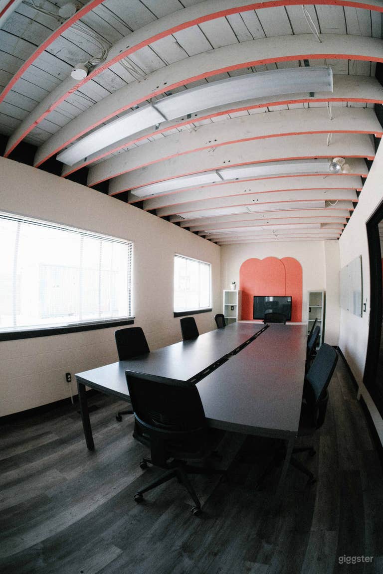  Cozy Office, Boardroom & Kitchen 