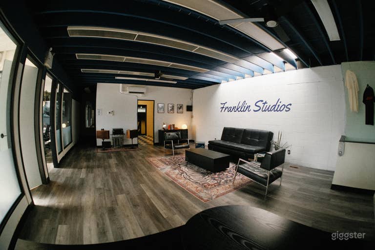  Cozy Office, Boardroom & Kitchen 