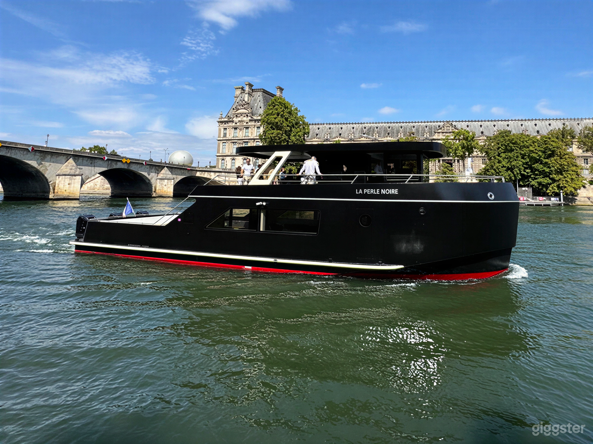 Photo de Yacht d'Élite pour Événements avec Pont Supérieur Couvert 3