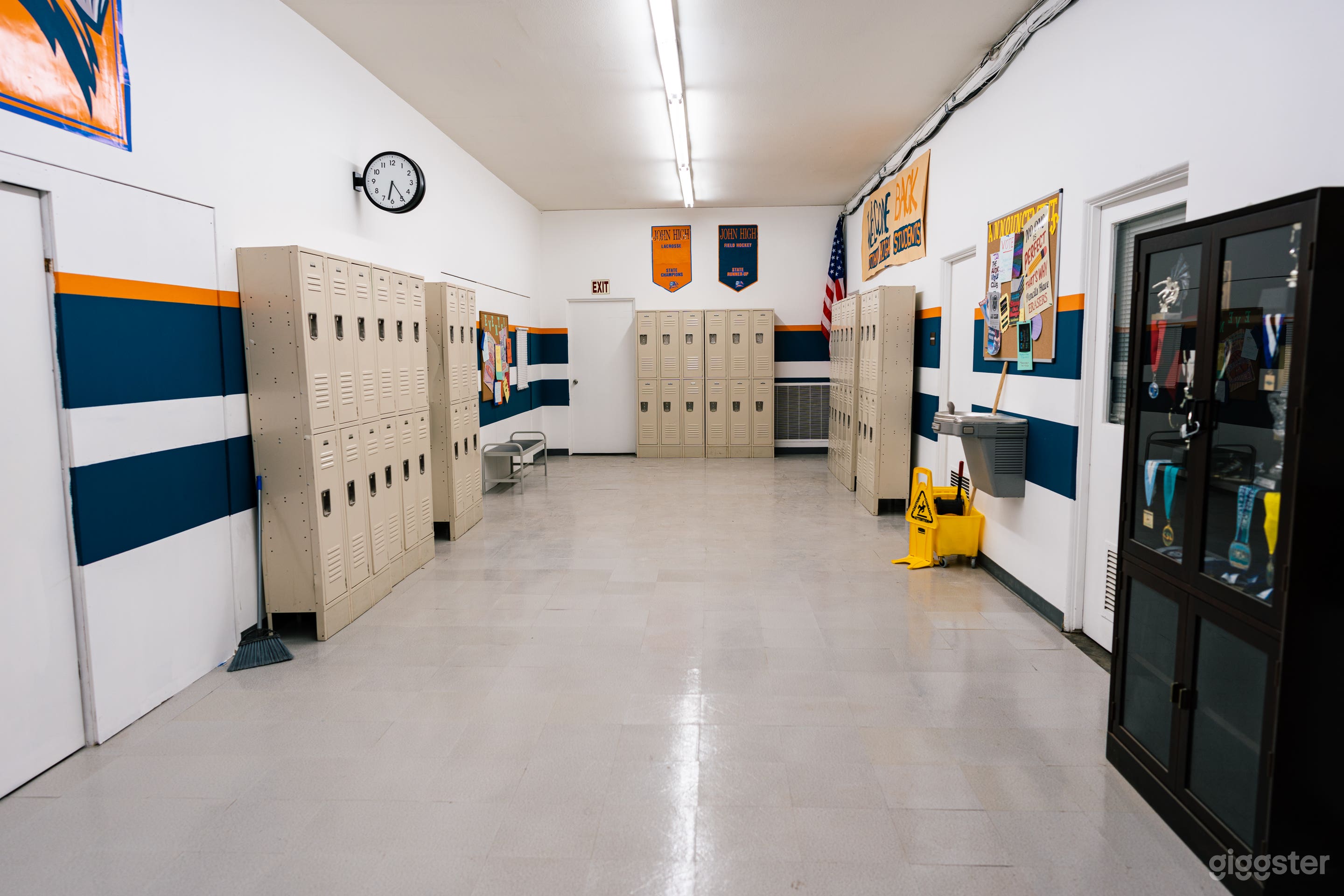 School, ice cream, vintage classroom / hallway  Photo 3