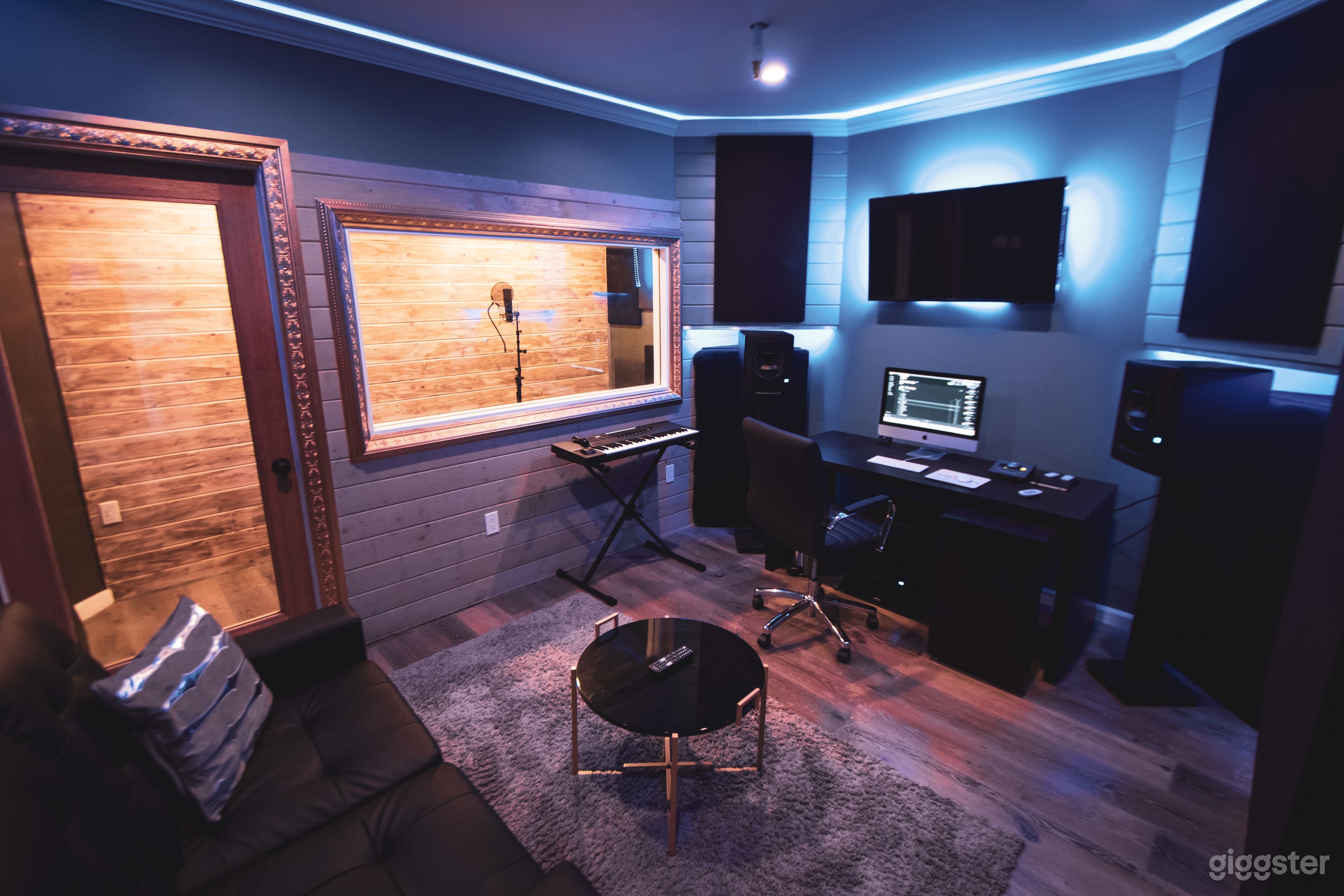 Optimized Production Studio With 40 SQ/F ISO Photo 1