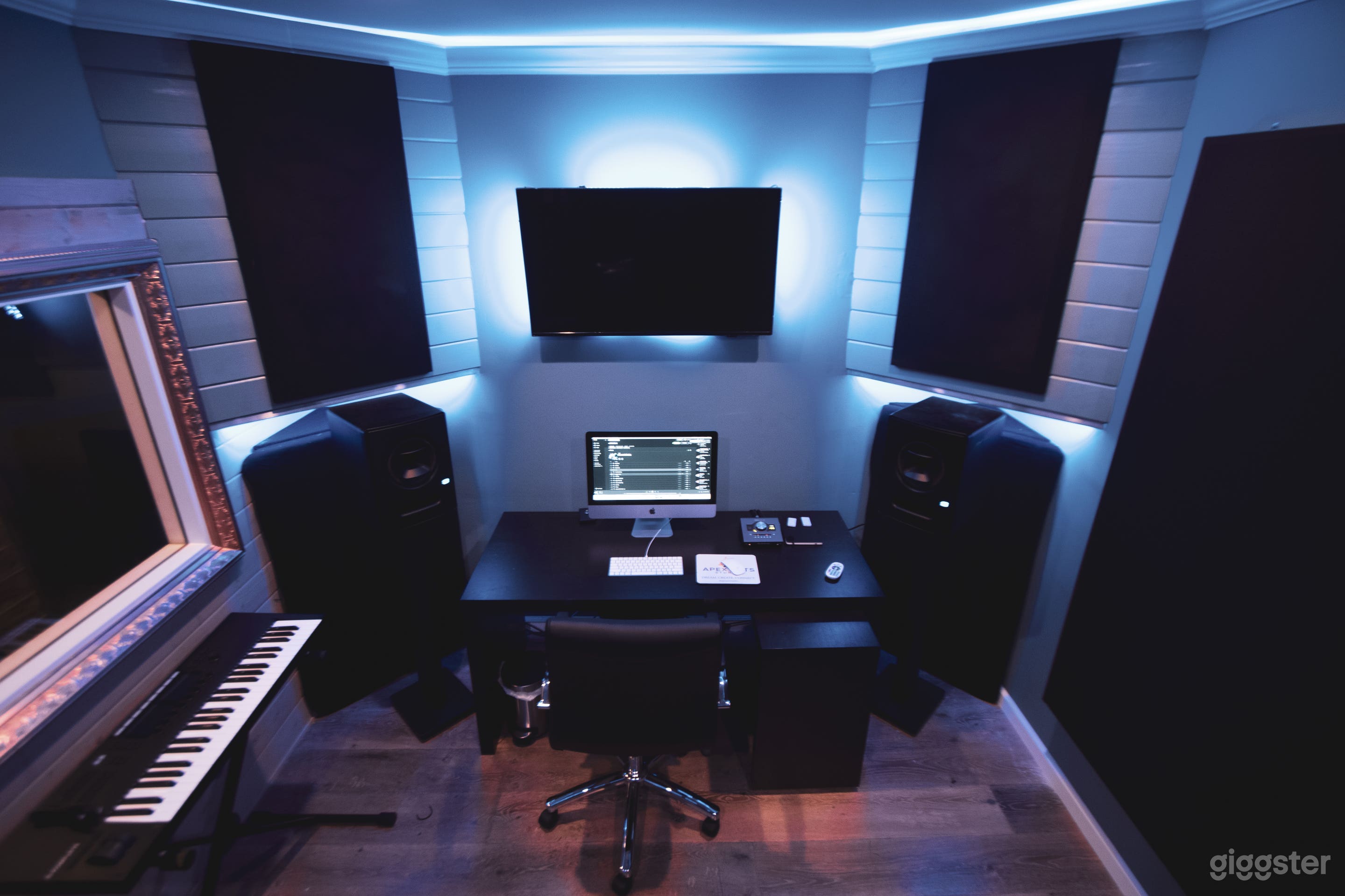 Optimized Production Studio With 40 SQ/F ISO Photo 2