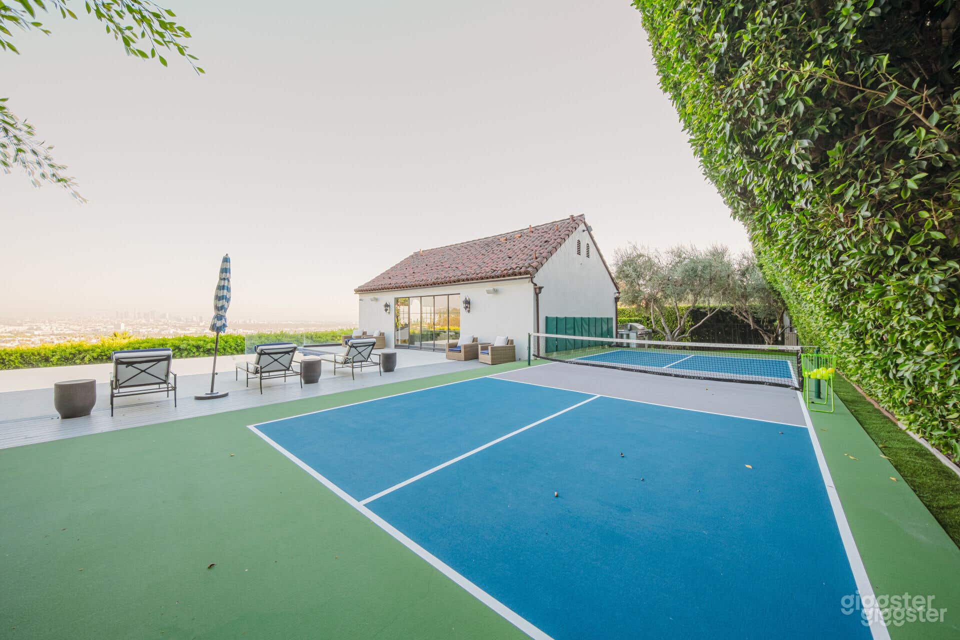HOLLYWOOD HILLS TENNIS COURT WITH CITY VIEWS Photo 1
